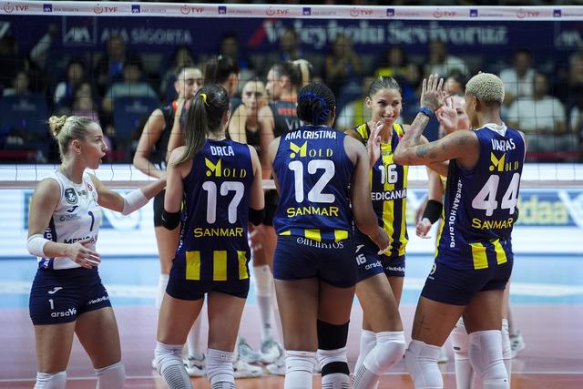 AA-20241016-35929834-35929833-FENERBAHCE_MEDICANA_ECZACIBASI_DYNAVIT